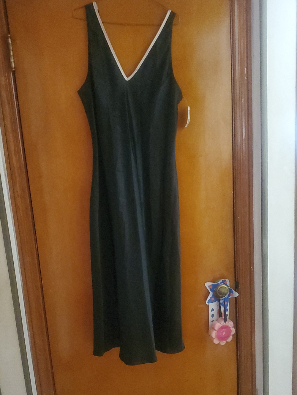 Classic Black V-Neck Slip night   gown size Large silky black &white